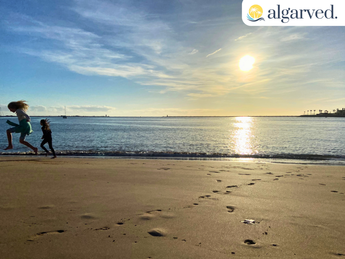 The 5 Best Beaches for Kids in the Algarve 6 Kids Fun Praia Grande Ferragudo 1600 × 1200 px